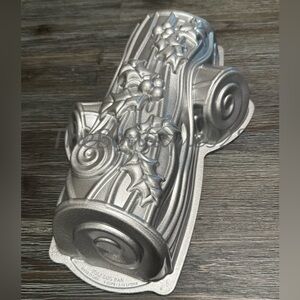 Nordic Ware Yule Log Cake Pan Heavy Cast Aluminum, Silver, 9-Cup/2.13Liters